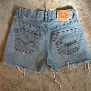 Vintage Levi 505 Jean shorts!